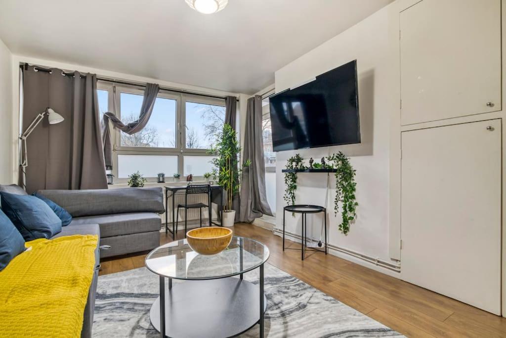 ロンドンPeaceful 2-Bed South Bankアパートメント エクステリア 写真
